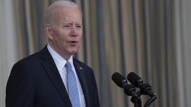 صورة الرئيس الأميركي يرحب بالهدنة في اليمن لكن يعتبرها “غير كافية”