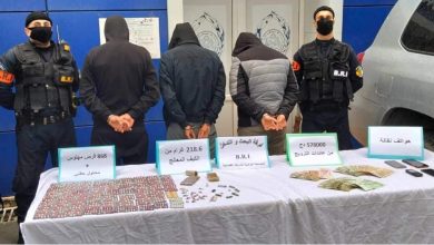 صورة فرقة البحث والتدخل لأمن ولاية تيزي وزو تطيح بجماعة إجرامية بحوزتها كمية من الأقراص المهلوسة، كيف معالج، مبلغ مالي وهواتف نقالة