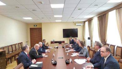 صورة لعمامرة يُجري جلسة عمل مع نظيره الروسي، السيد سيرغي لافروف