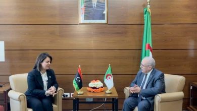 صورة لعمامرة يستقبل وزيرة الخارجية والتعاون الدولي لدولة ليبيا الشقيقة السيدة نجلاء المنقوش