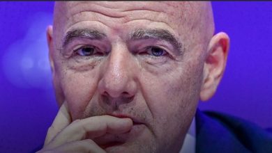 صورة رئيس الفيفا يوضح بخصوص إعادة مباراة الجزائر ضد الكاميرون