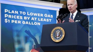 صورة بايدن يؤيد تعليق ضرائب البنزين والديزل