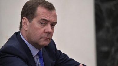 صورة مدفيديف: روسيا ستدمّر مراكز صنع القرار في أوكرانيا في حال استهداف الأراضي الروسية