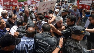 صورة تونس.. صدامات بين الشرطة ومتظاهرين احتجوا على الاستفتاء الدستوري