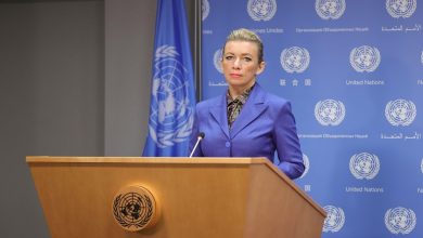 صورة زاخاروفا: حظر استيراد النفط الروسي يفاقم الوضع في الولايات المتحدة وأوروبا