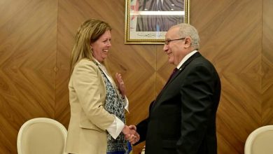 صورة لعمامرة يستقبل المستشارة الأممية الخاصة المكلفة بقيادة جهود الأمم المتحدة لحل الأزمة في ليبيا، السيدة ستيفاني ويليامز