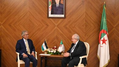 صورة رمطان لعمامرة يستقبل وزير الخارجية للجمهورية العربية الصحراوية الديمقراطية الشقيقة، السيد محمد سالم ولد السالك