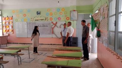 صورة باتنة: رئيس دائرة أولاد سي سليمان يقف على التحضيرات الأخيرة بمدرسة ناصري الشريف