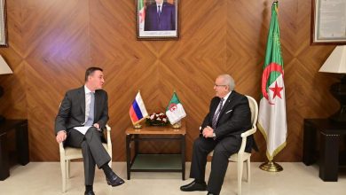 صورة رمطان لعمامرة يستقبل وزير الفلاحة لجمهورية روسيا الفدرالية، السيد دميتري باتروشاف