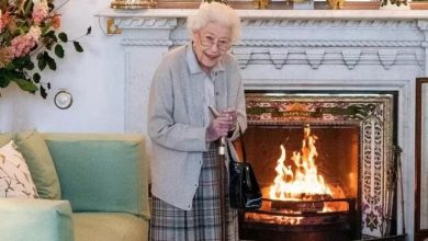 صورة الملكة إليزابيث الثانية تخضع للمراقبة الطبية في قصر بالمورال