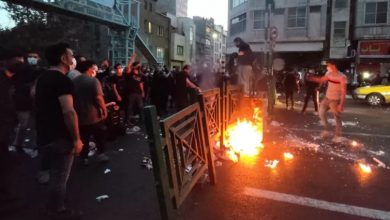 صورة مهسا أميني: إيران تستدعي سفيري بريطانيا والنرويج احتجاجا على “التدخل في شؤونها”، ومسيرات مؤيدة للحكومة في عدة مدن