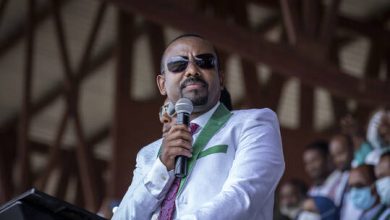 صورة رئيس الحكومة الإثيوبية يعلن مقتل عضو بارز في الحزب الحاكم