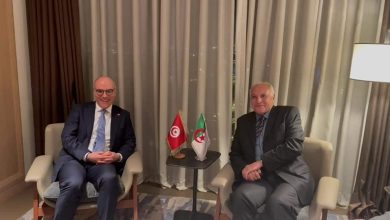 صورة وزير الشؤون الخارجية والجالية الوطنية بالخارج السيد أحمد عطاف يُجري بجدة محادثات ثنائية مع نظيره التونسي السيد نبيل عمار