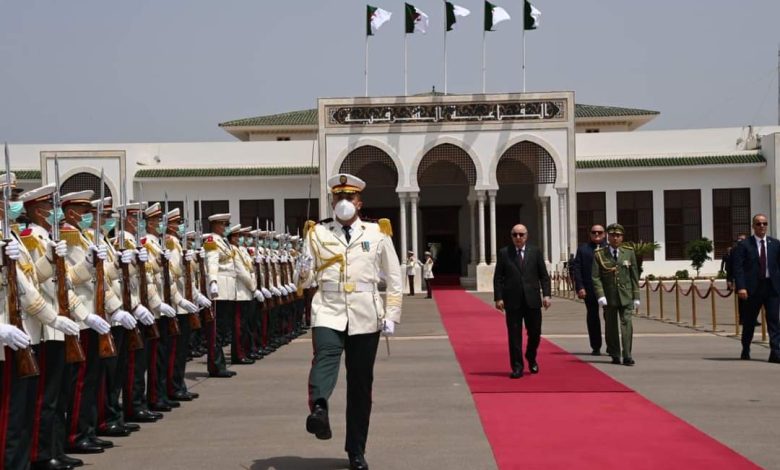 صورة رئيس الجمهورية السيد عبد المجيد تبون يتوجه في هذه الأثناء إلى دولة قطر، في زيارة عمل، تدوم يومين.