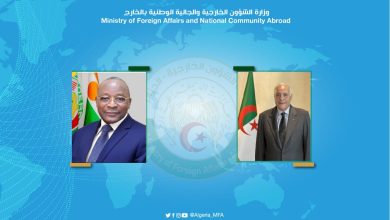 صورة بتكليف من رئيس الجمهورية أجرى وزير الشؤون الخارجية السيد أحمد عطاف اتصالاً هاتفيا مع نظيره النيجيري السيد مسعودو حسومي